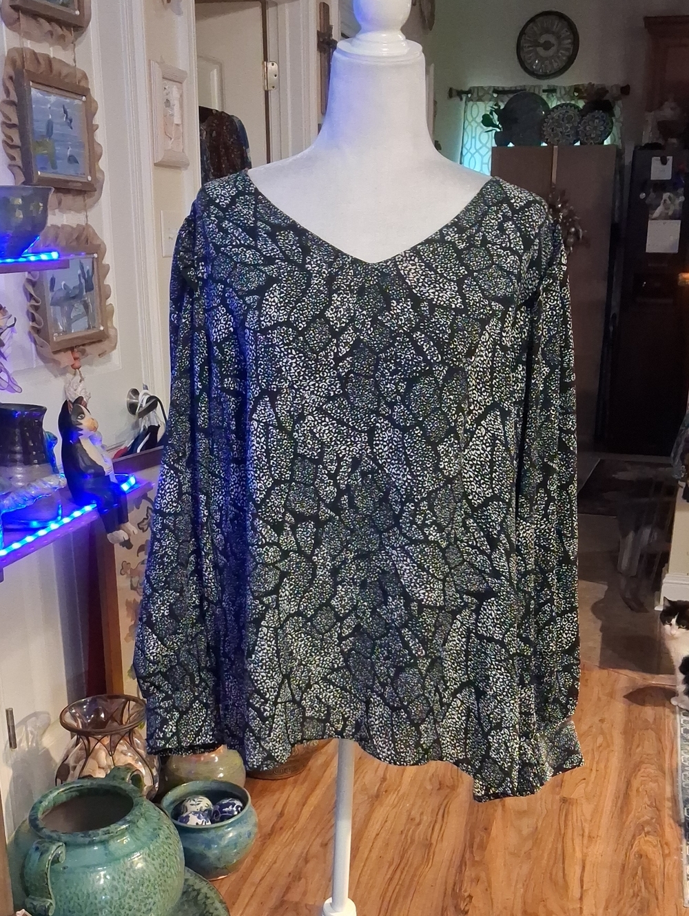 A Zac & Rachel Women's Plus Size 2X White And Black Design Blouse